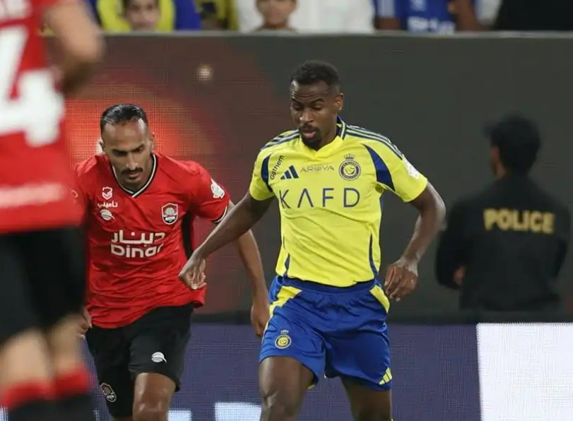 الرائد ضد النصر .. النصر يهزم الرائد ويواصل مطاردة الصدارة في الدوري السعودي